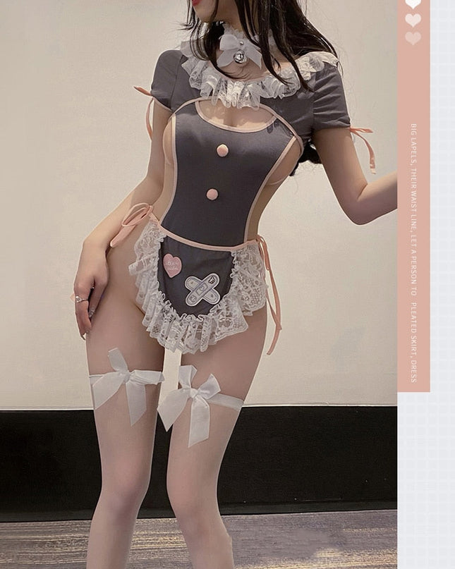 criada con los ojos vendados 