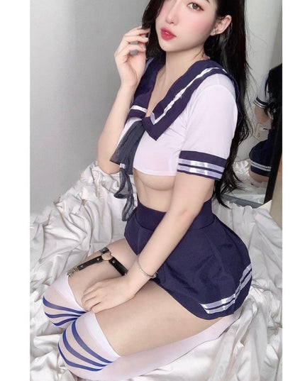 Seifuku debajo del pecho